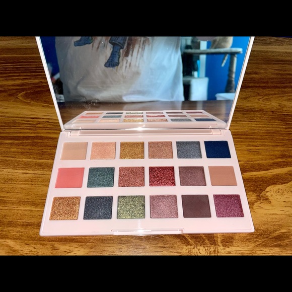 High end makeup! Most never used and some only tested!! - Picture 6 of 16